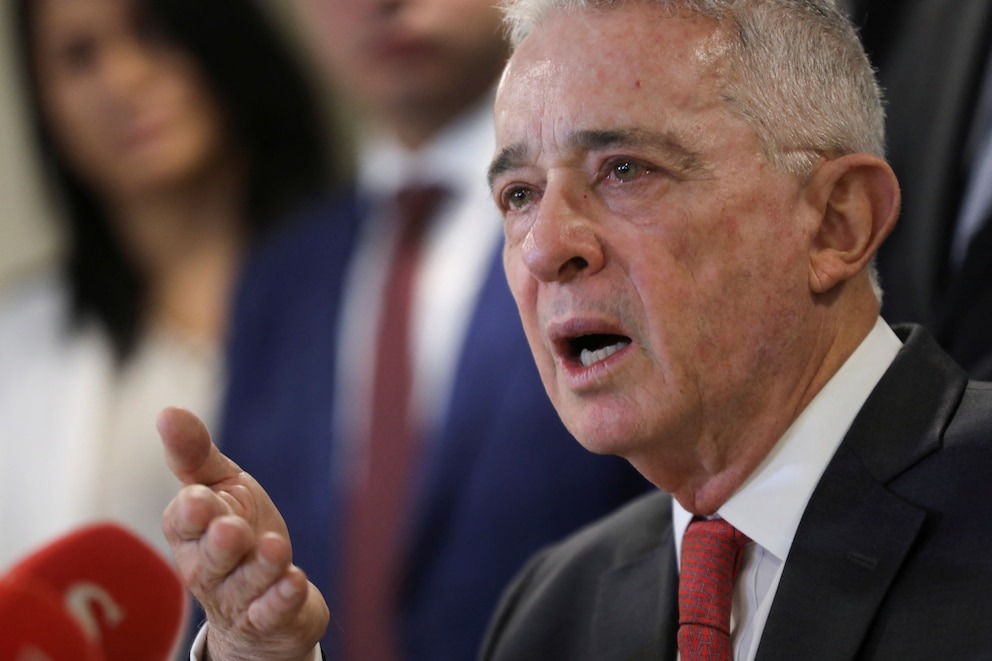 Alvaro Uribe -3